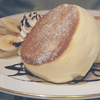 銅板で焼く「極厚ホットケーキ」が名物の純喫茶