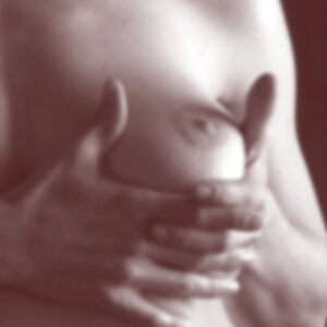 胸の愛撫：「乳首は最後」が鉄則