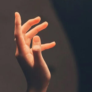 第3章：【プロの神テクニック】具体的な乳首の触り方5ステップ - ステップ③：【焦らし】指一本で、触れるか触れないかの戯れ