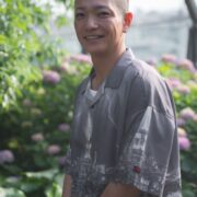 こう