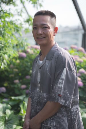 こう